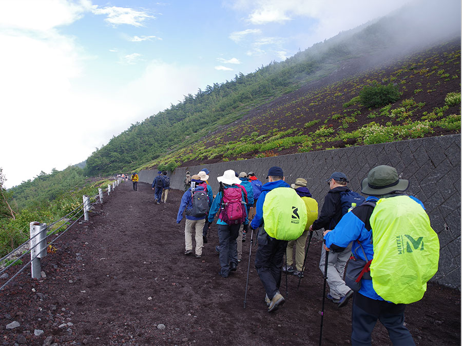 吉田ルート五合目から六合目の登山道