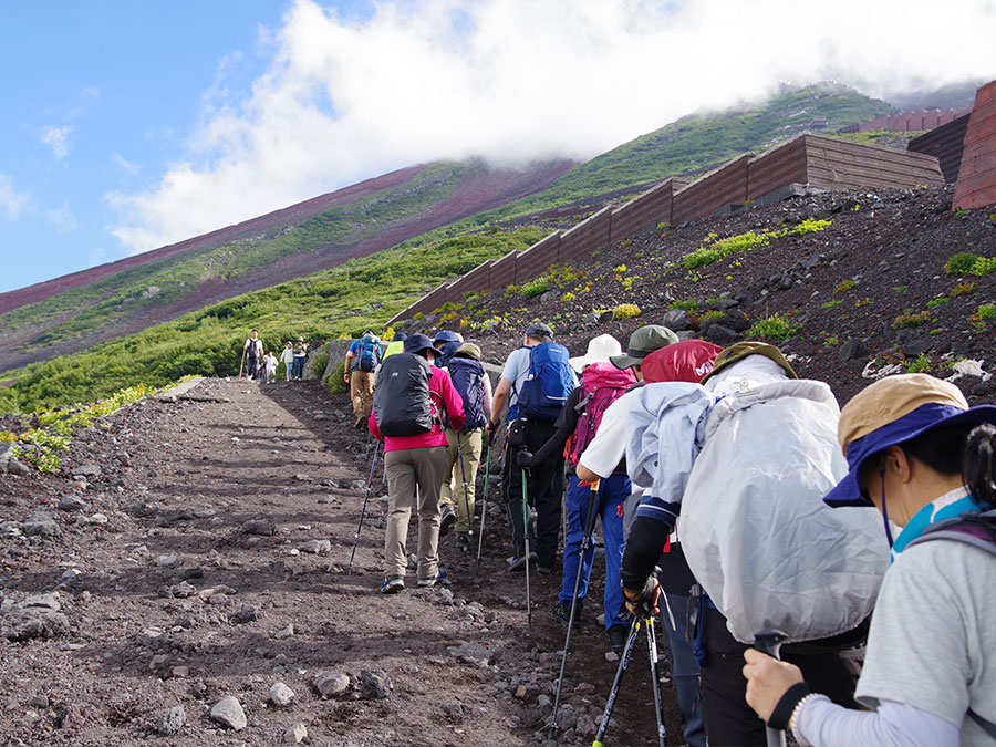 吉田ルート六合目から七合目の登山道