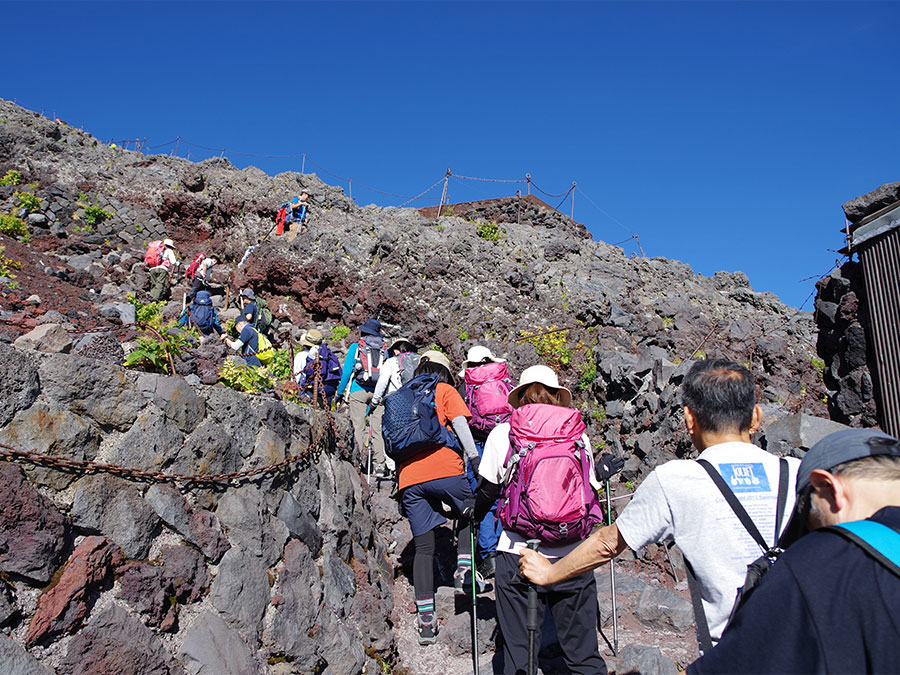 吉田ルート八合目から本八合目の登山道