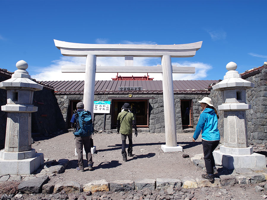 富士山頂上浅間大社奥宮の外観