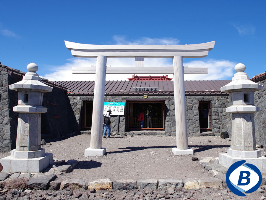 富士頂上　富士奥宮の外観