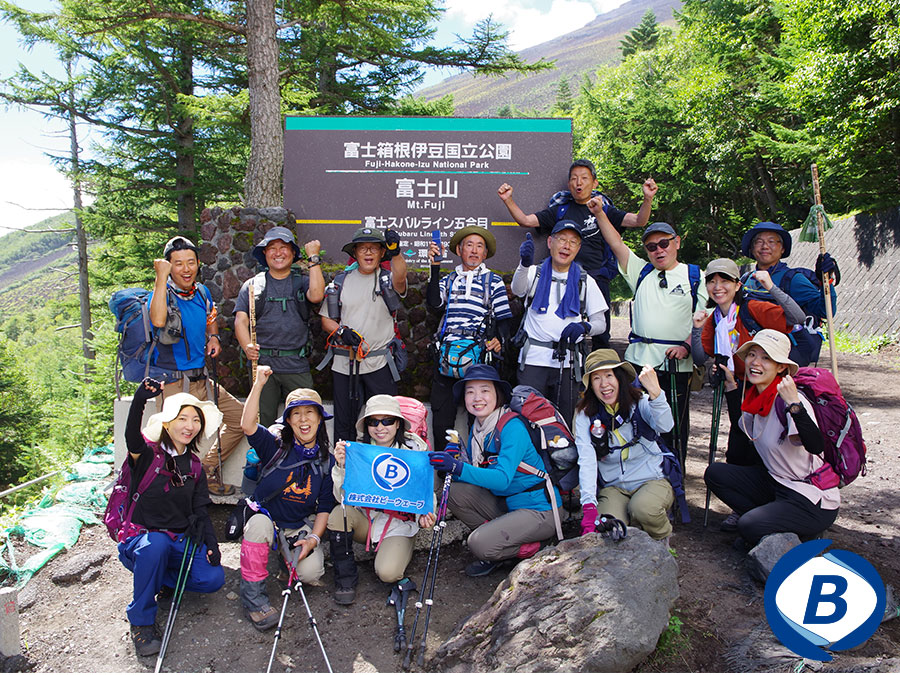 五合目で集合写真