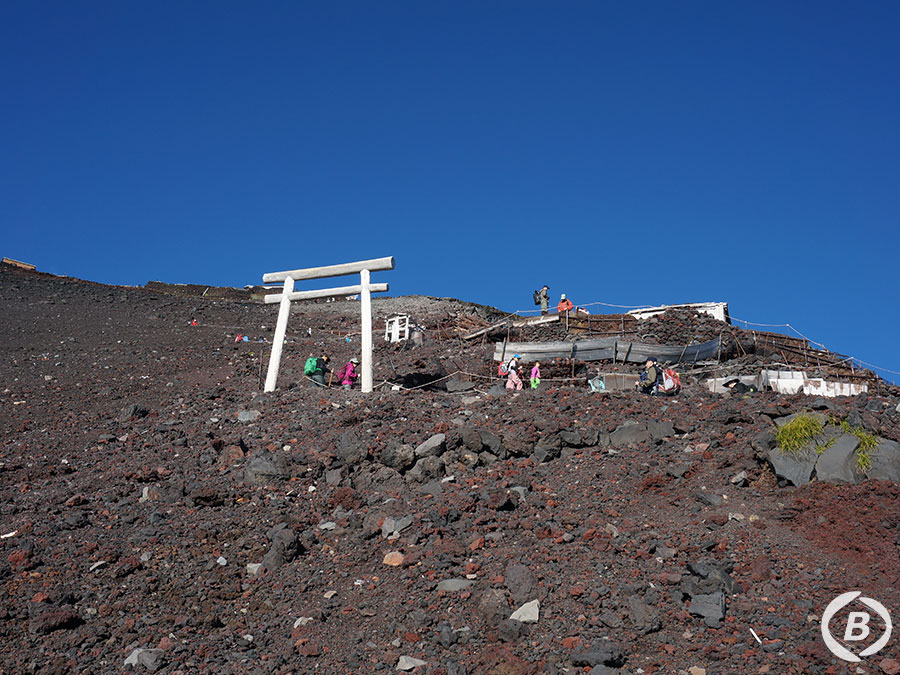 九合目白い鳥居
