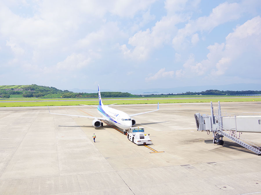 長崎空港に駐機中の飛行機