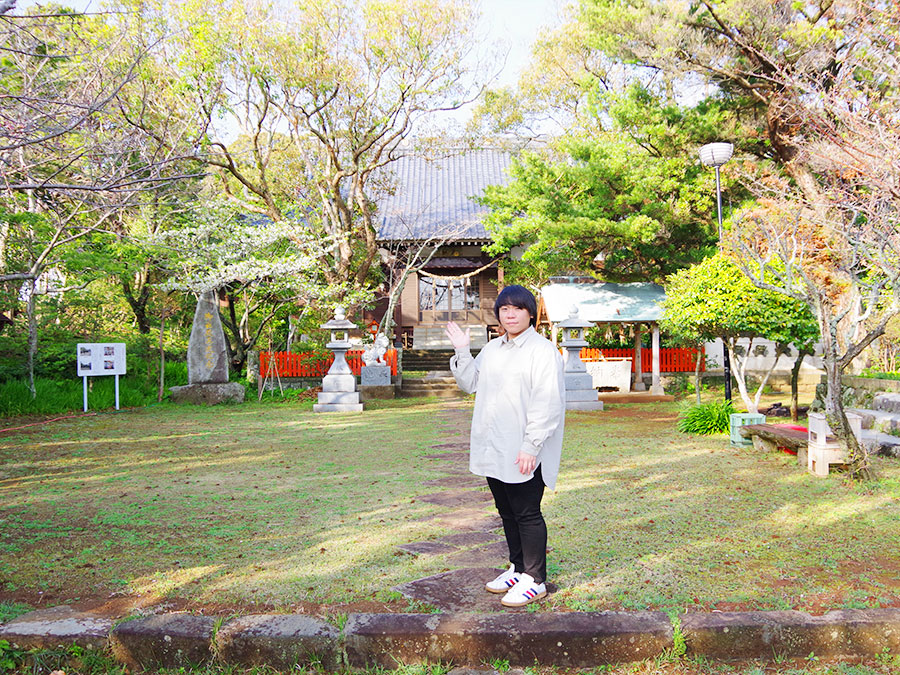 宇久島神社の境内で記念撮影”