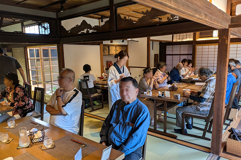 天空の食事会場