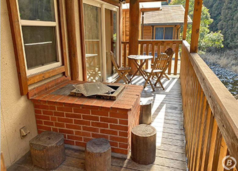 コテージB檜風呂タイプ・コテージB・屋根付き専用BBQ炉