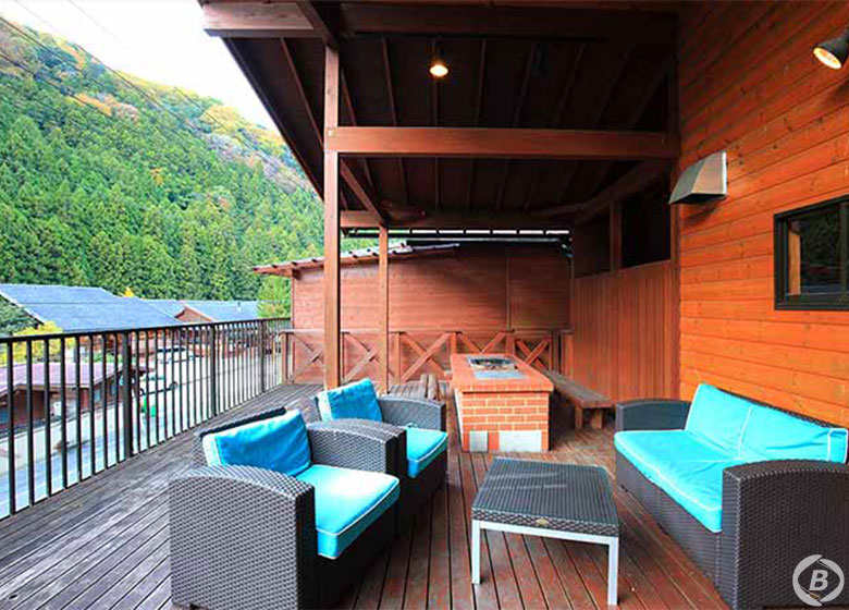 コテージB岩風呂タイプ・屋根付き専用BBQ炉