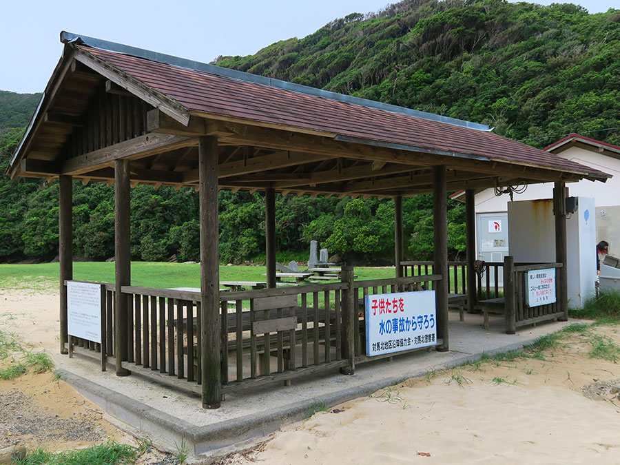 三宇田浜海水浴場の休憩所