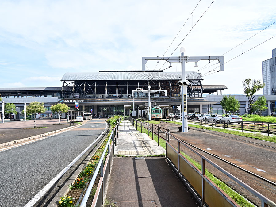JR高知駅前のとさでん高知駅前駅