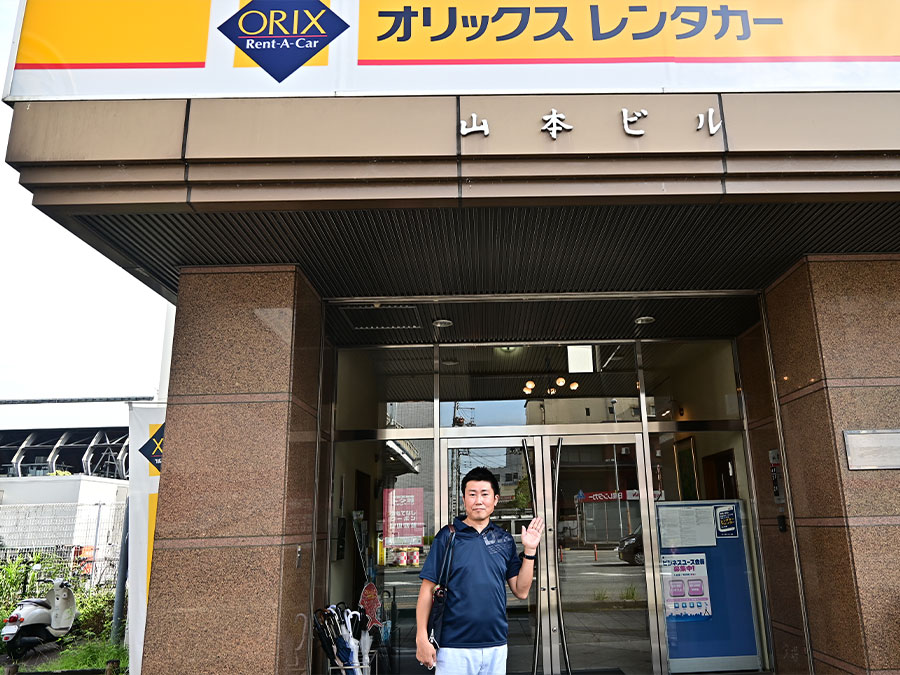 オリックスレンタカー高知駅前店の入口