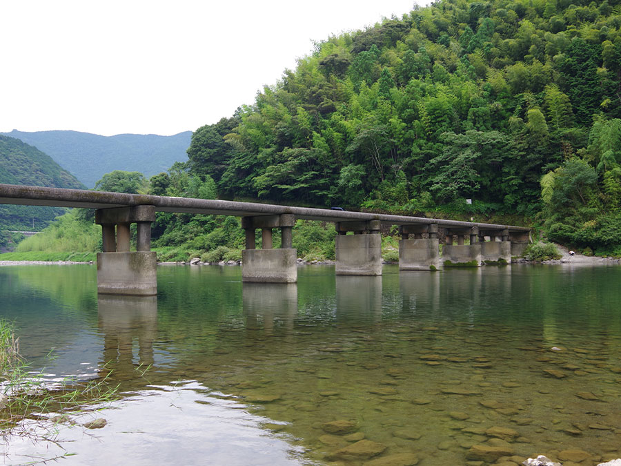 昭和45年建設の浅尾沈下橋