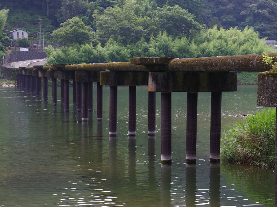 昭和46年建設の名越屋沈下橋