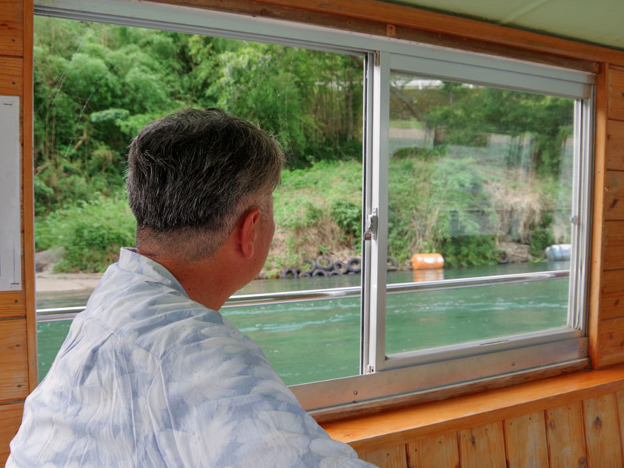 四万十川の伝統漁法を遊覧船から見学