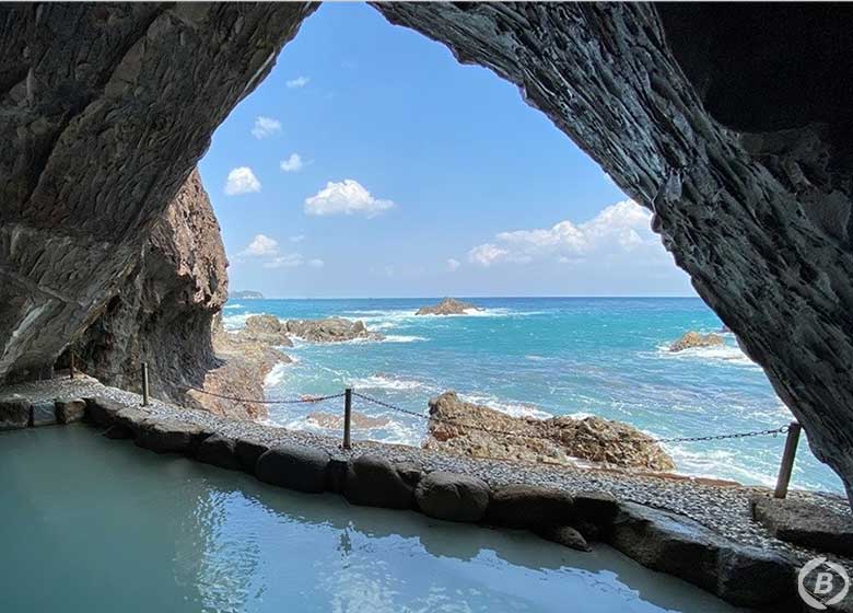 ホテル浦島・忘帰洞