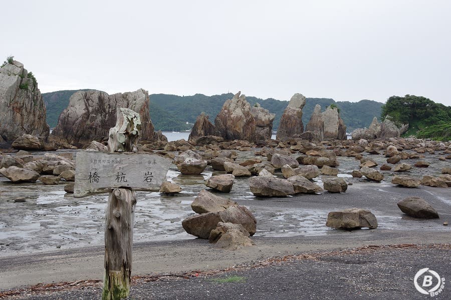 橋杭岩