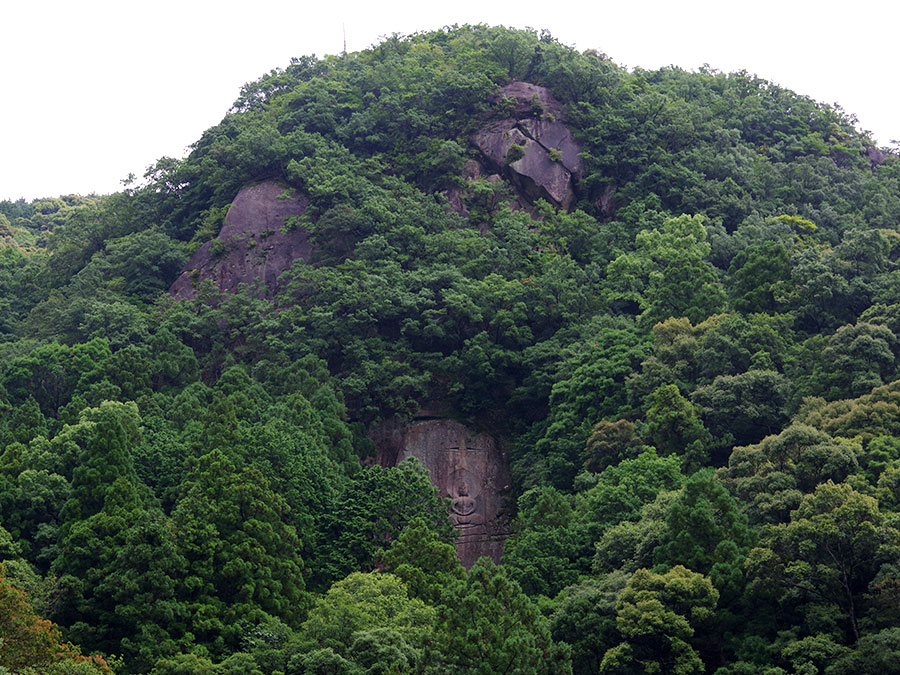 奇絶峡の磨崖三尊大石仏