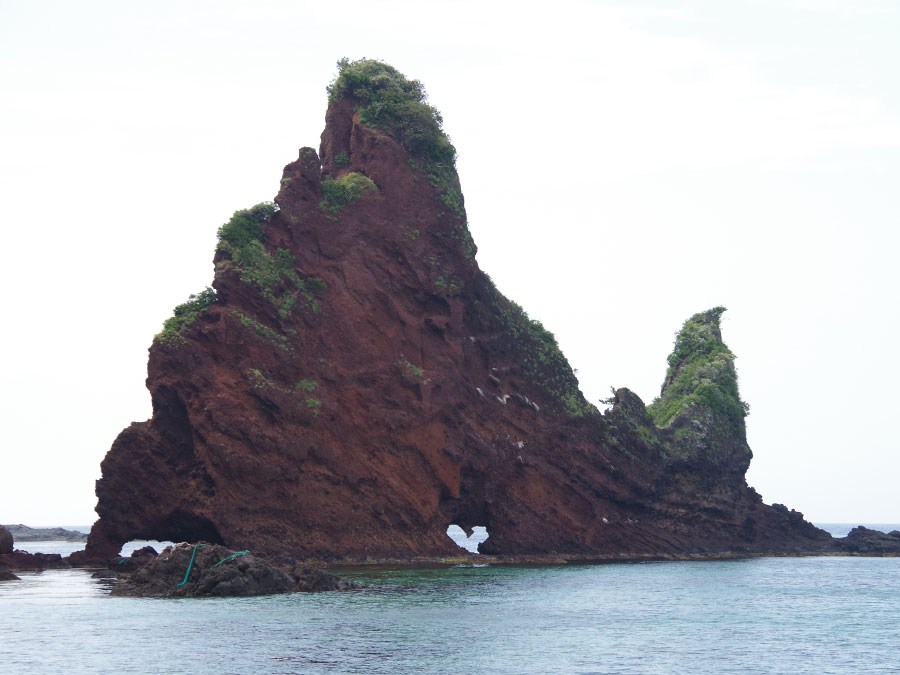 明屋海岸のハート岩