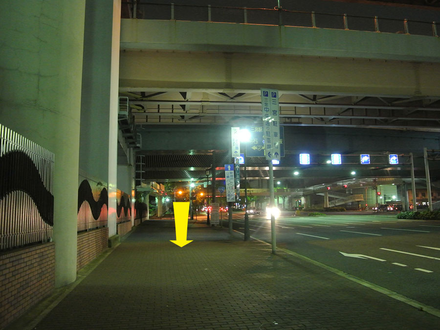 阪神高速の高架下