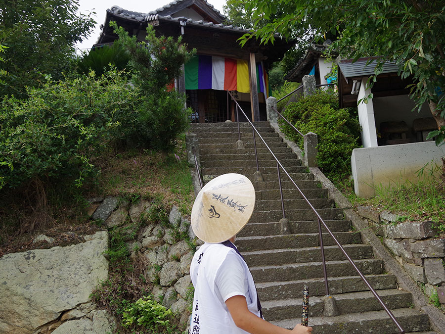 保寿寺庵の長い階段