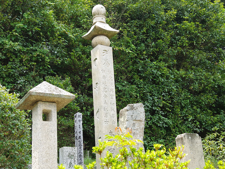 田中河内介父子の墓碑
