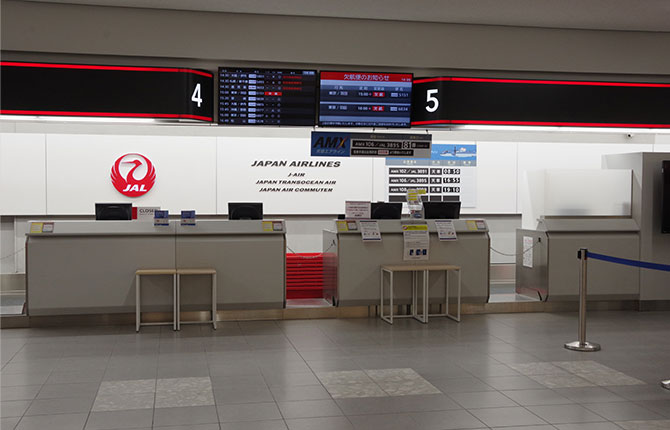 福岡空港チェックインカウンター
